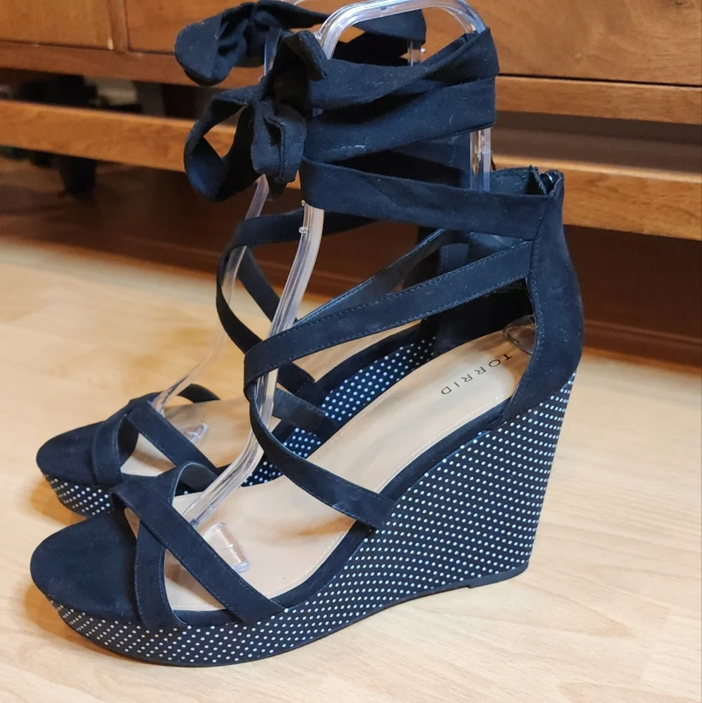 Size 13W Torrid Black Polka Dot Strappy Ankle Wrap Platform Wedge‎ Shoe Sandal